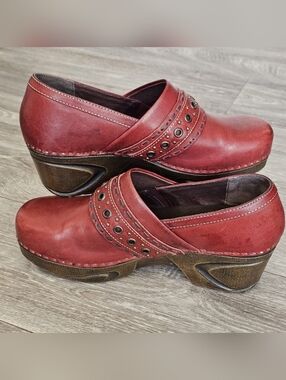 Sofft Women's Cadee EU 39 leather clogs stylish and comfortable US 8.5